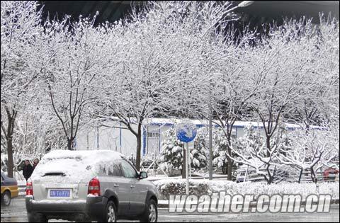 北京现入冬以来最明显降雪 比常年终雪时间略晚