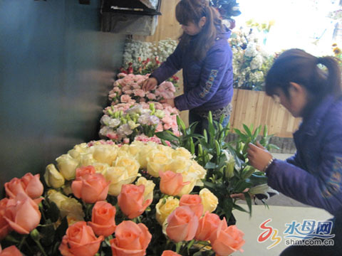 ���ϸɺ�̧�������ջ��۸� 7��ӭ��ˮ�������黺��