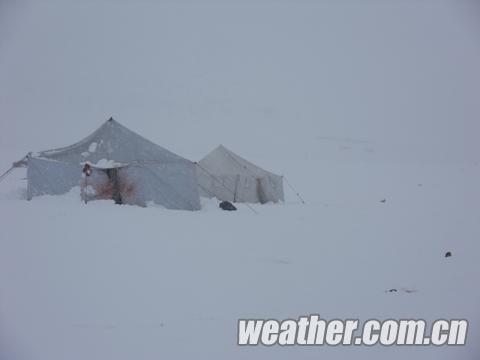 青海南部连续第5天出现大雪 影响交通畜牧利于牧草返青