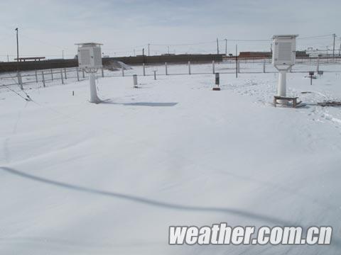 青海南部大雪持续 多地降水超历年月降水量