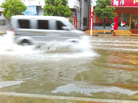 广东暴雨持续至22日 部分城区内涝农田被淹