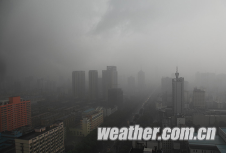 南宁今天上午雷雨交加(组图)