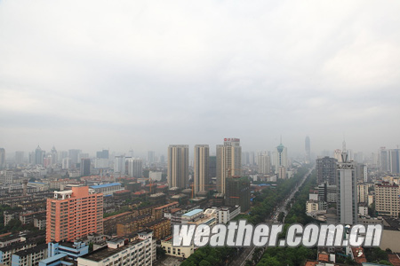 南宁今天上午雷雨交加(组图)