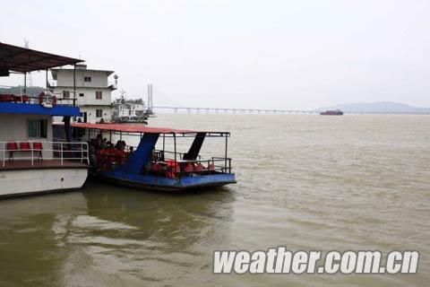 持续强降水致鄱阳湖面积扩至2370平方公里