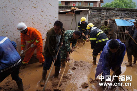 云南维西县发生泥石流殃及民房 无人员被困