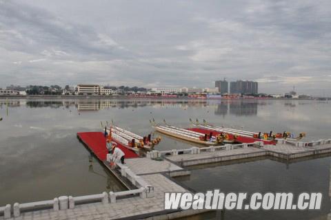 好天气助力海南澄迈龙舟赛