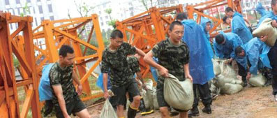 安徽太湖县普降暴雨 一处河堤决口(图)
