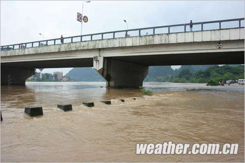 ����ǿ������Ϯ ���ֵ�·��ˮ�ɺӣ�ͼ��