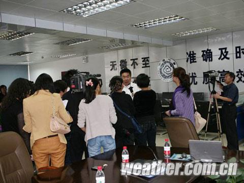 ��������Ļʽ������Ϊ�� �Կ�Ļʽ�ٰ�Ӱ�첻��