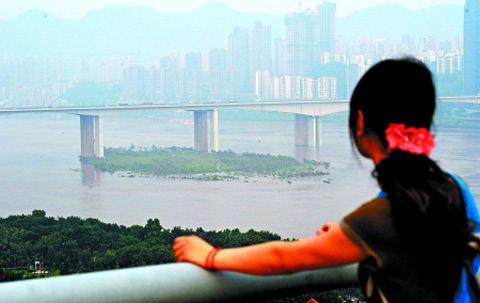 嘉陵江水位急退昨降近7米 两江游船已恢复通航