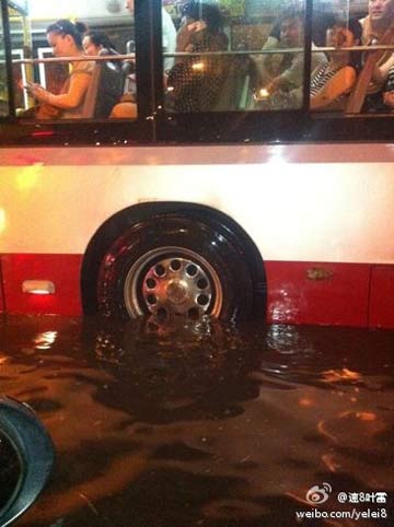 ǿ�������Ϯ�� ���л�ˮ�ɡ���������΢��ֱ����