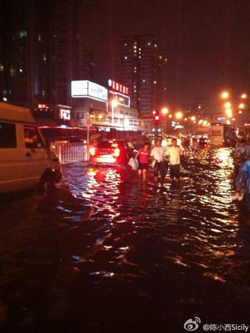 ǿ�������Ϯ�� ���л�ˮ�ɡ���������΢��ֱ����