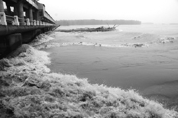 ɽ����������50������ǿ��ˮ